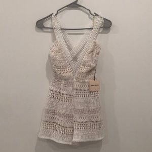 Superdown Revolve NWT white lace crochet cross back mini romper 🔥